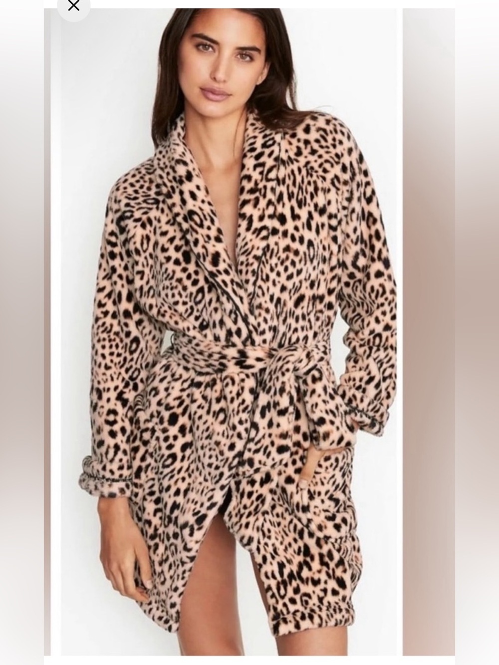 Victoria’s Secret Pink Leopard Faux Fur Robe is missing waist band
Caja 2